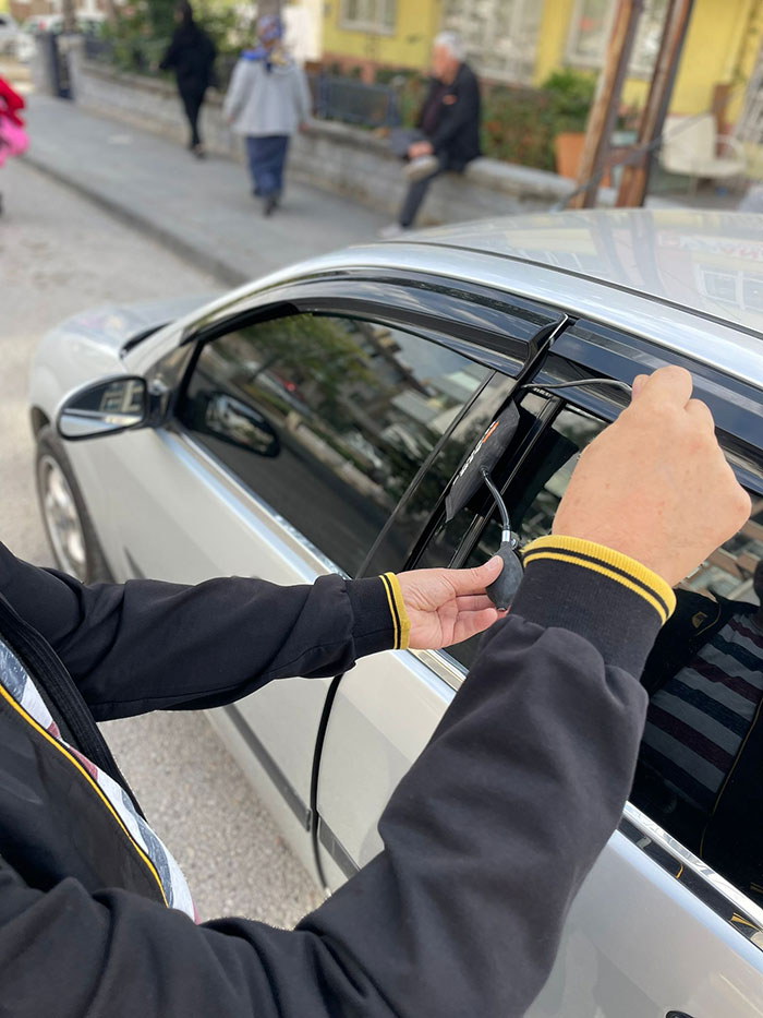 Bostanlı Oto Kilitçisi